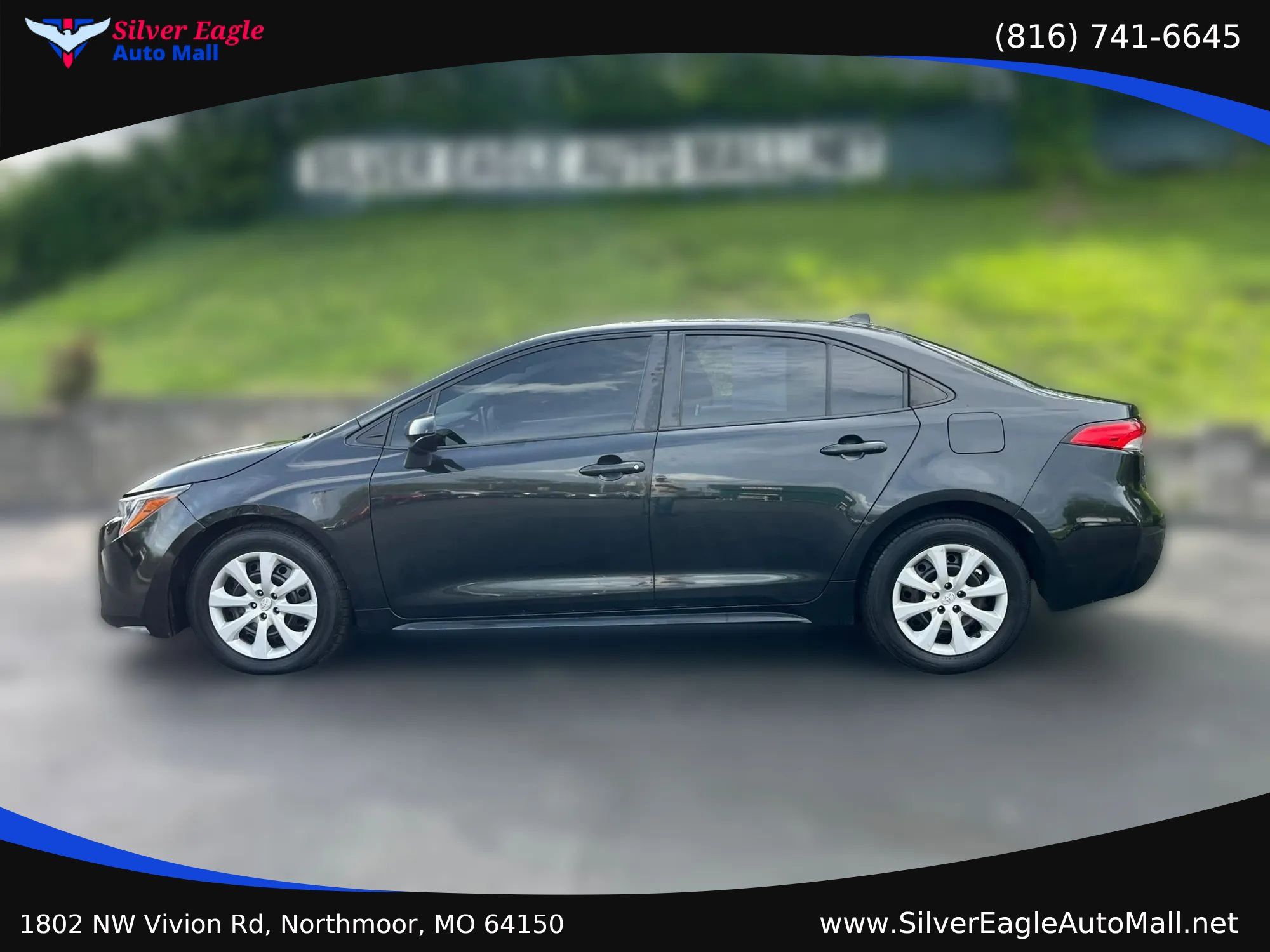 Used 2020 Toyota Corolla LE FWD image 2