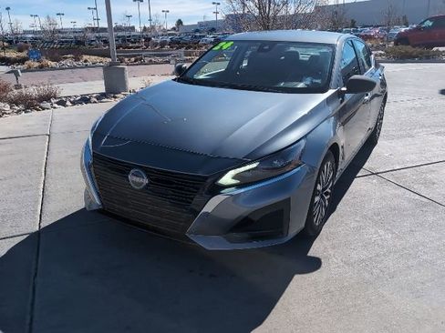 Used 2024 Nissan Altima 2.5 SV image 3