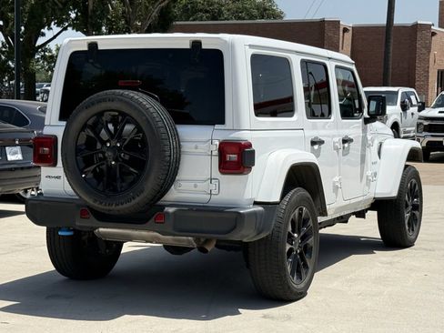 Used 2024 Jeep Wrangler Unlimited Sahara AWD/4WD image 4
