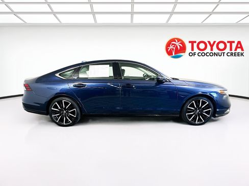 Used 2023 Honda Accord Touring image 2
