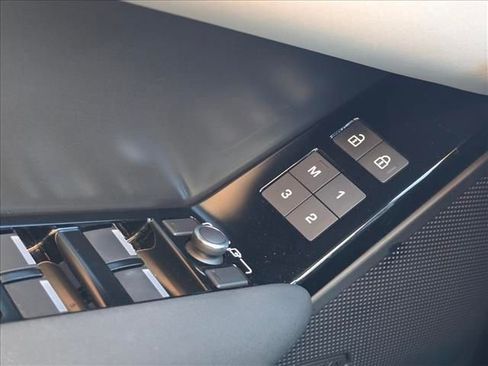 Used 2024 Land Rover Range Rover Velar Dynamic SE image 13