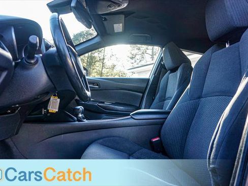 Used 2018 Toyota C-HR XLE image 19