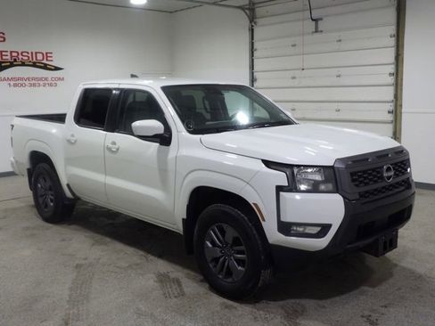 Used 2025 Nissan Frontier SV w/ SV Convenience Package image 5