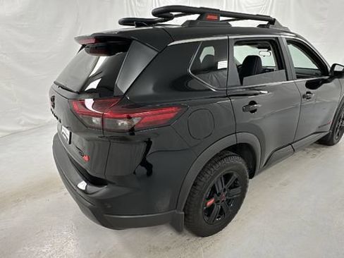 Certified 2025 Nissan Rogue SV AWD/4WD image 3