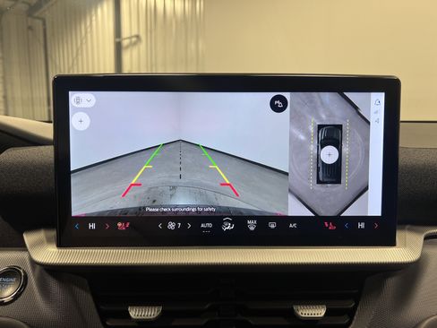 Used 2025 Ford Explorer ST-Line w/ Premium Package image 25