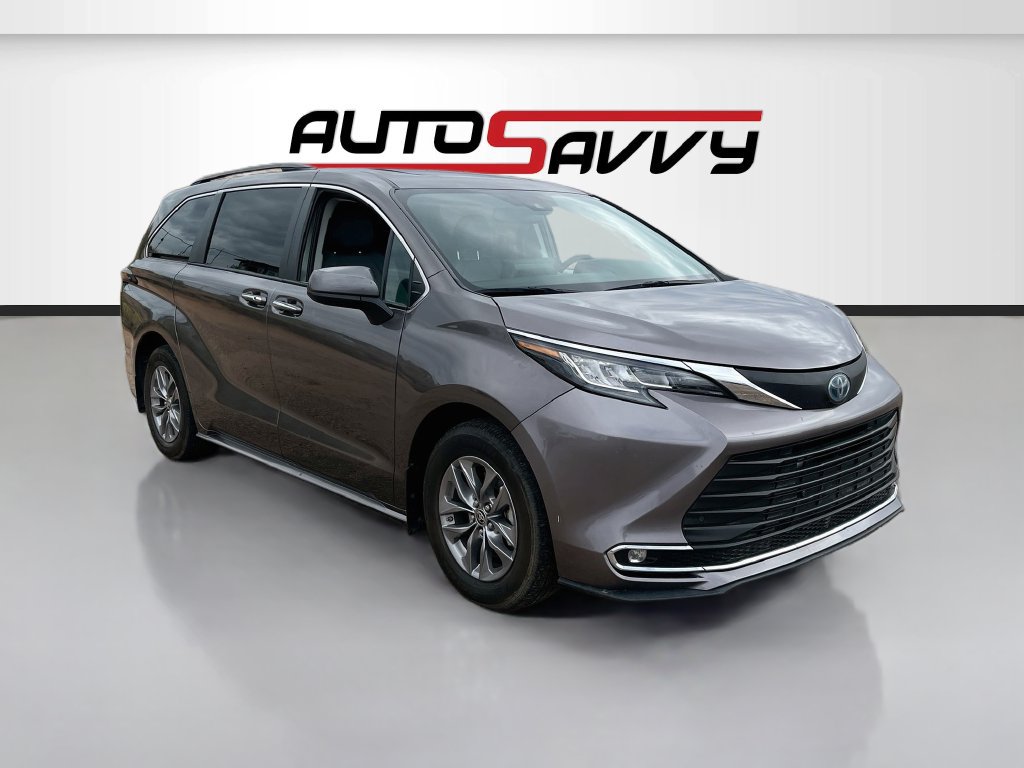 Used 2025 Toyota Sienna XLE w/ XLE Plus Package AWD/4WD image 1