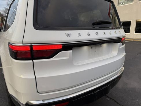 Used 2024 Jeep Wagoneer Series II w/ Flexible Seating Group image 39