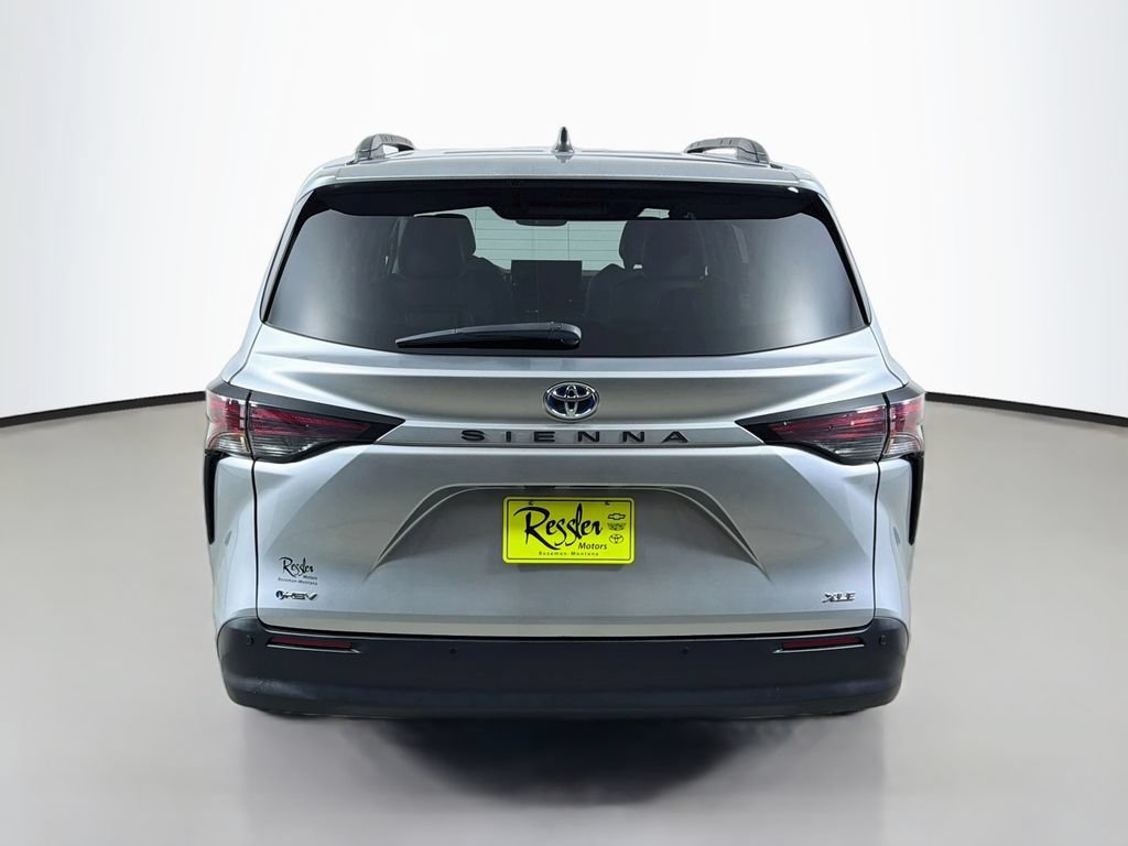 Used 2025 Toyota Sienna XLE FWD image 7