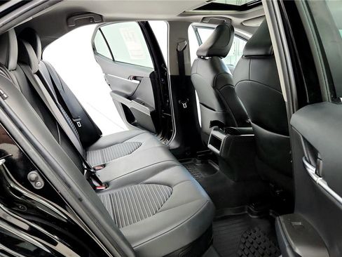 Used 2022 Toyota Camry SE image 16