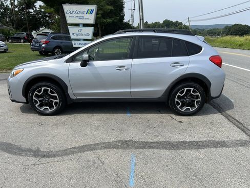 Used 2017 Subaru Crosstrek 2.0i Premium w/ Moonroof Package AWD/4WD image 9