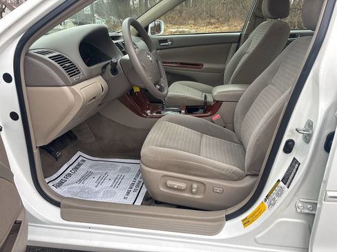 Used 2005 Toyota Camry XLE image 19