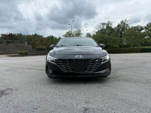 Used 2021 Hyundai Elantra Limited FWD image 3