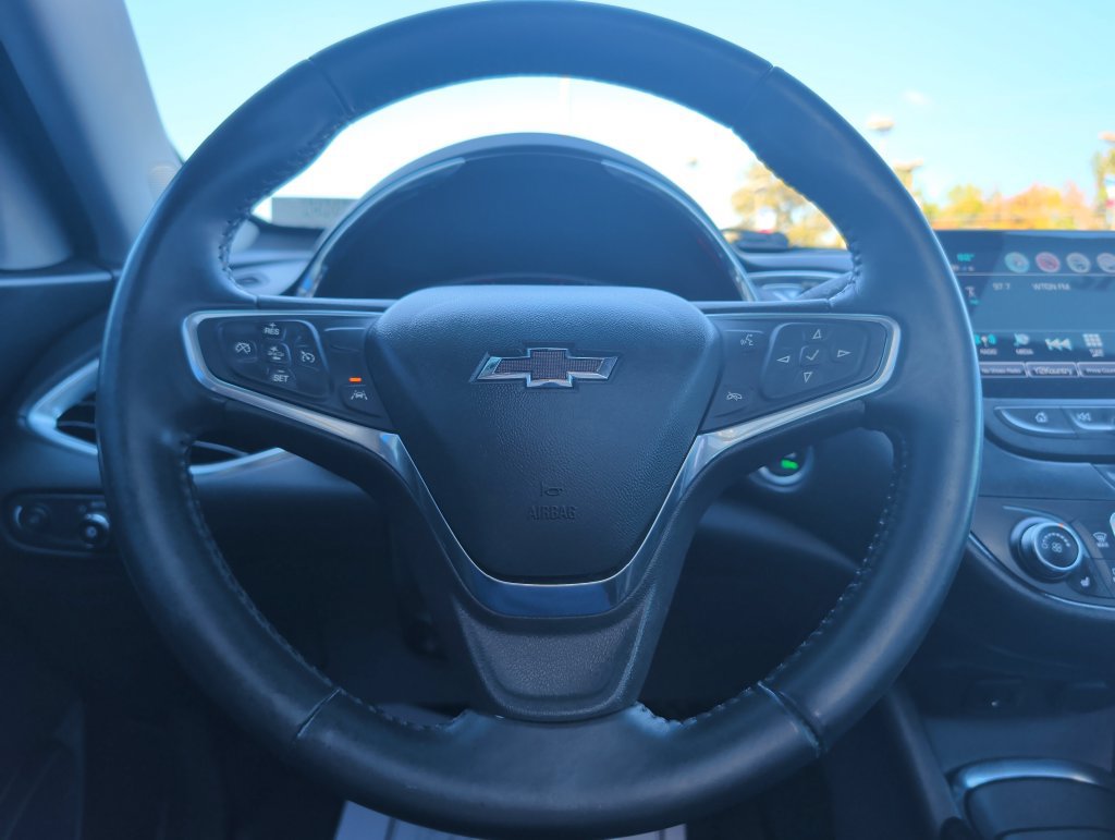 Used 2017 Chevrolet Malibu LT w/ Leather Package FWD image 11