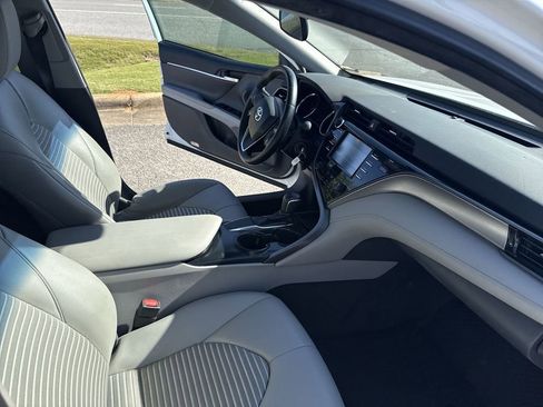Used 2019 Toyota Camry SE FWD image 35