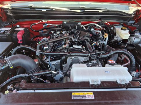 Certified 2025 Toyota Tacoma SR5 AWD/4WD image 24