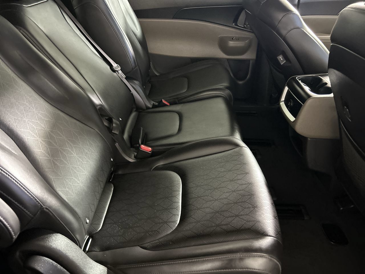 Used 2026 Kia Carnival FWD image 25