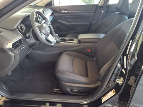Used 2025 Nissan Altima 2.5 SV FWD image 18
