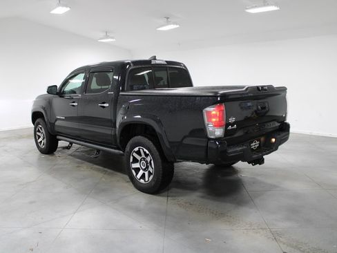 Used 2016 Toyota Tacoma Limited image 7