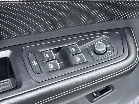 Used 2024 Volkswagen Atlas SEL Premium R-Line image 12