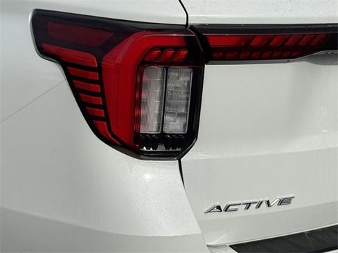 New 2026 Ford Explorer Active w/ Active Comfort Package image 8