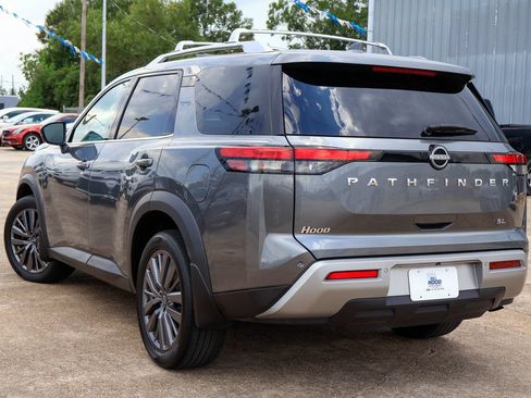 Used 2024 Nissan Pathfinder SL w/ SL Premium Package FWD image 2