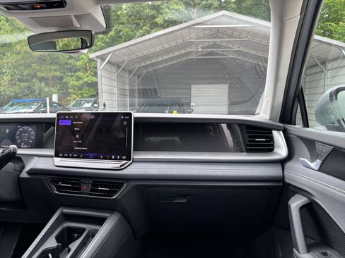 Used 2026 Volkswagen Tiguan SE AWD/4WD image 31