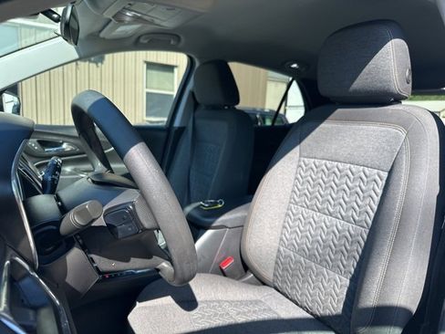Used 2023 Chevrolet Equinox LT image 12