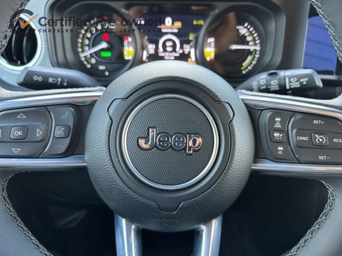 Used 2025 Jeep Wrangler Unlimited Sahara w/ Safety Group AWD/4WD image 24