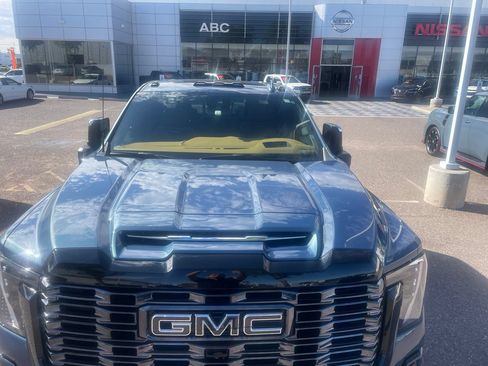 Used 2025 GMC Sierra 3500 Denali Ultimate AWD/4WD image 7