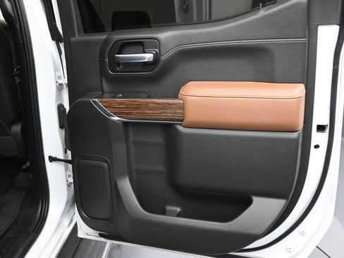 Used 2020 Chevrolet Silverado 1500 High Country w/ Technology Package AWD/4WD image 13