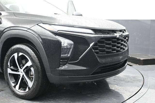 Used 2024 Chevrolet Trax RS w/ Driver Confidence Package FWD image 30