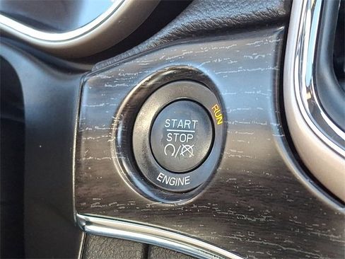 Used 2014 Jeep Grand Cherokee Limited image 26