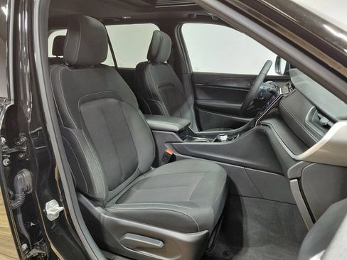 Used 2025 Jeep Grand Cherokee Laredo X w/ Luxury Tech Group I AWD/4WD image 29