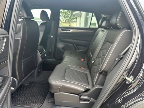 Used 2024 Volkswagen Atlas Cross Sport SE AWD/4WD image 31