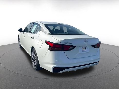 Used 2025 Nissan Altima 2.5 SV image 11