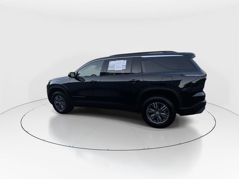 Used 2025 Chevrolet Traverse LT FWD image 6