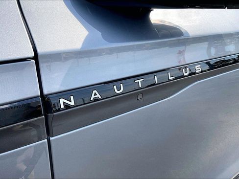 Used 2024 Lincoln Nautilus Reserve w/ Equipment Group 202A AWD/4WD image 9