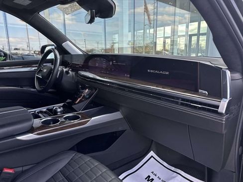 Certified 2025 Cadillac Escalade Sport Platinum w/ LPO, Floor Liner Package image 21