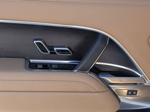 Used 2025 Land Rover Range Rover Long Wheelbase SE image 13