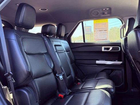 Used 2023 Ford Explorer XLT w/ Equipment Group 202A image 13