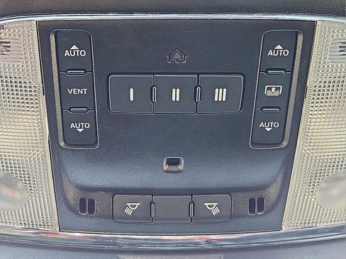 Used 2023 Chrysler 300 S image 21