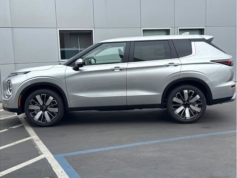 New 2026 Mitsubishi Outlander SE FWD image 8