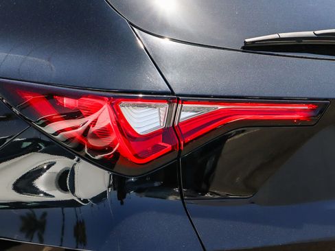 Used 2023 Acura MDX SH-AWD w/ Advance Package image 11
