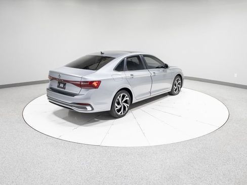 Used 2025 Volkswagen Jetta SEL image 30