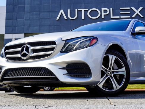 Used 2020 Mercedes-Benz E 350 4MATIC Sedan image 2