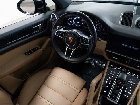 Used 2023 Porsche Cayenne image 10