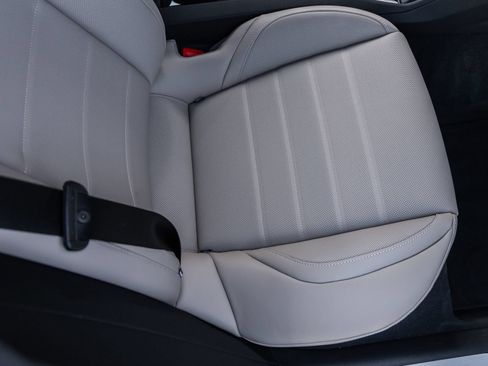 Certified 2025 Porsche Panamera 4 E-Hybrid AWD/4WD image 39