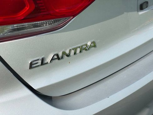 Used 2018 Hyundai Elantra SEL w/ Cargo Package FWD image 25