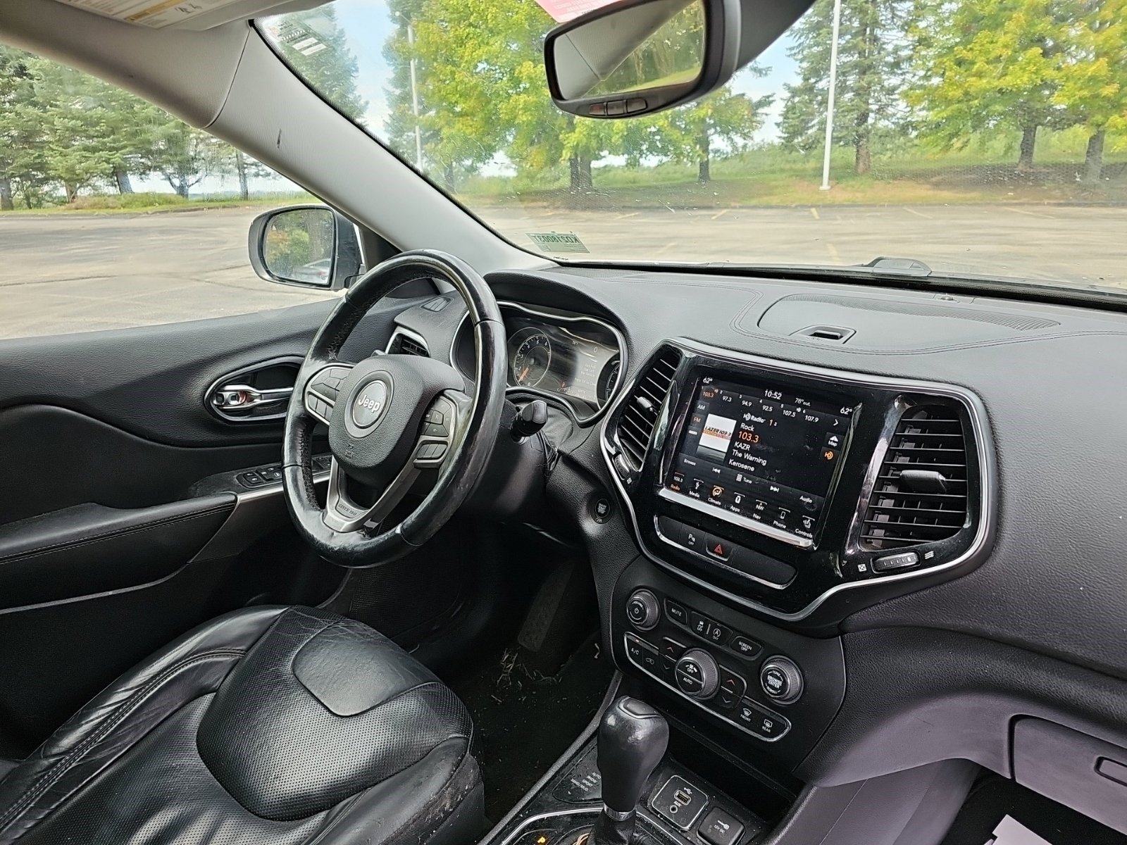 Used 2019 Jeep Cherokee Limited AWD/4WD image 10