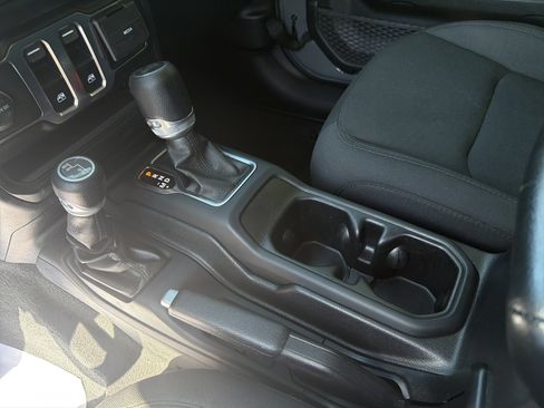 Certified 2021 Jeep Wrangler Sport AWD/4WD image 16